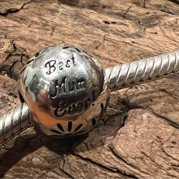 New Authentic Chamilia Charm Best Mum Ever! Bead Sterling Silver Daisy Flowers - Picture 3 of 5